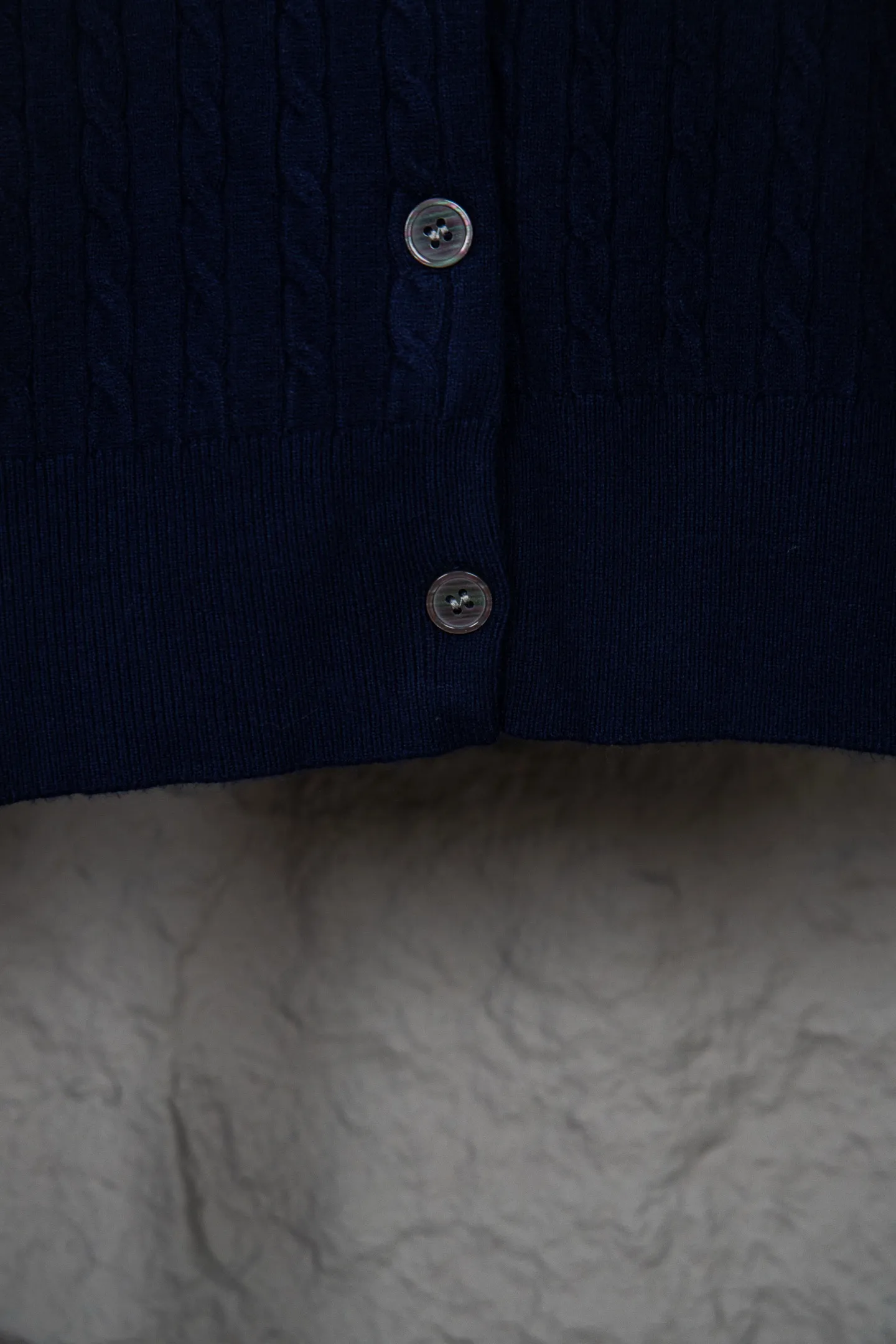 P190 Ralph Lauren Classic Round Neck Solid Color Pony Embroidered Logo Knitted Cardigan Long Sleeve Ralph Lauren Classic Basic Versatile Twist Knitted Cardigan Long Sleeve Main supply platform live broadcast Wholesale entity Replenish when out of stock Not removed from the shelves Quality 1:1 patterning Complete three standards Correct version of pony logo Imported quality cotton yarn Focus on high-end Cost-effective Good quality Needless to say Zhao Lusi's same style is really amazing, so sweet I'm so beautiful. This cardigan is really good-looking. It's simple and easy to wear. It's a must-have for goddess ootd. Good-looking clothes are never picky. A must-have in the wardrobe of goddesses. Size: S-XL. Color: black, apricot, gray, navy, red, white.